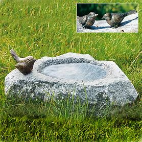 Vogeltrnke aus Schwarzwald-Granit mit Bronze Vogel
